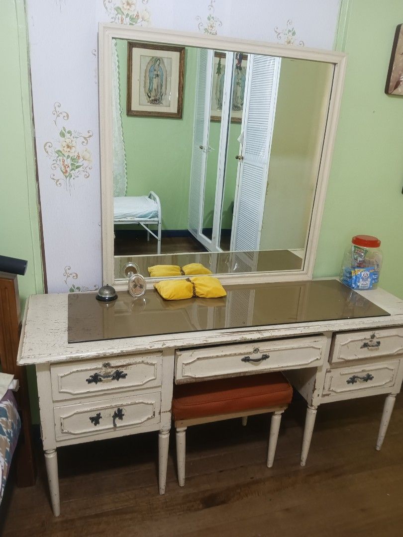 Vintage Vanity Table with Mirror (Category: Tables & Sets) located in Pasay City. Submitted by emilsanjose (Listing ID 1429881955, Image 1). Description: for sale 62 inches haba 19 inches lapad 66 inches taas 3k pickup only malibay pasay magsama ng tao magbubuhat mga 3 mabigat malaki.