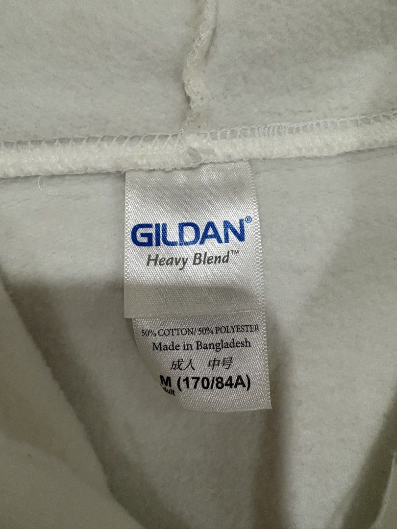 White glidan jacket (Category: Coats, Jackets and Outerwear) located in Quezon City. Submitted by perry.declutters (Listing ID 1429969381, Image 2). Description: Unisex.