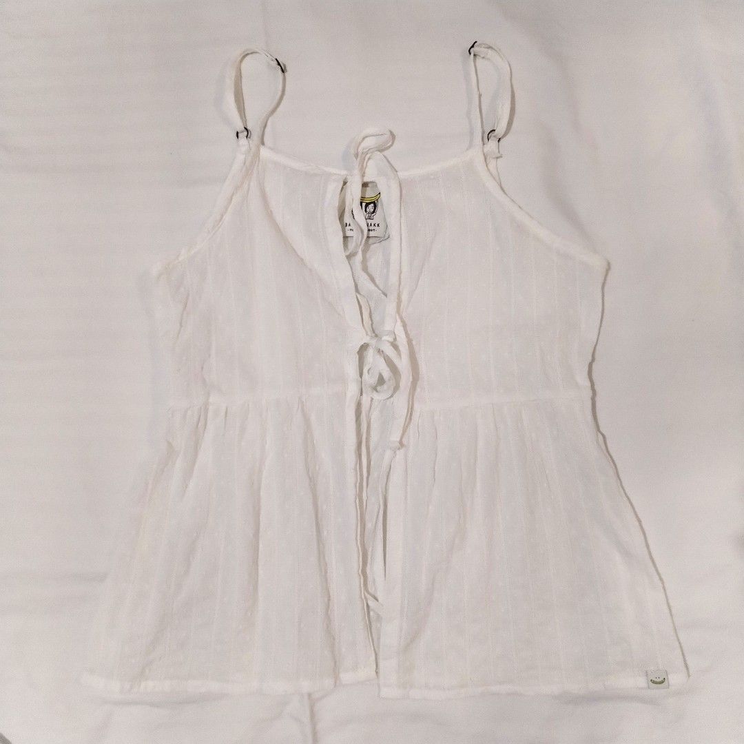 White Sleeveless Top (Category: Sleeveless) located in San Fernando. Submitted by decluttrwithella (Listing ID 1429911781, Image 1). Description: Negotiable! Size: XS/S/M, measurements are shown in the photos (inches) Color: White🤍 Condition: No flaws!👌 PLS READ👇 - Accepting payments thru Gcash - Shipping thru J&T - No when worn photos unless uploaded - Serious buyers only! No cancellations, refunds, or exchange of items.
