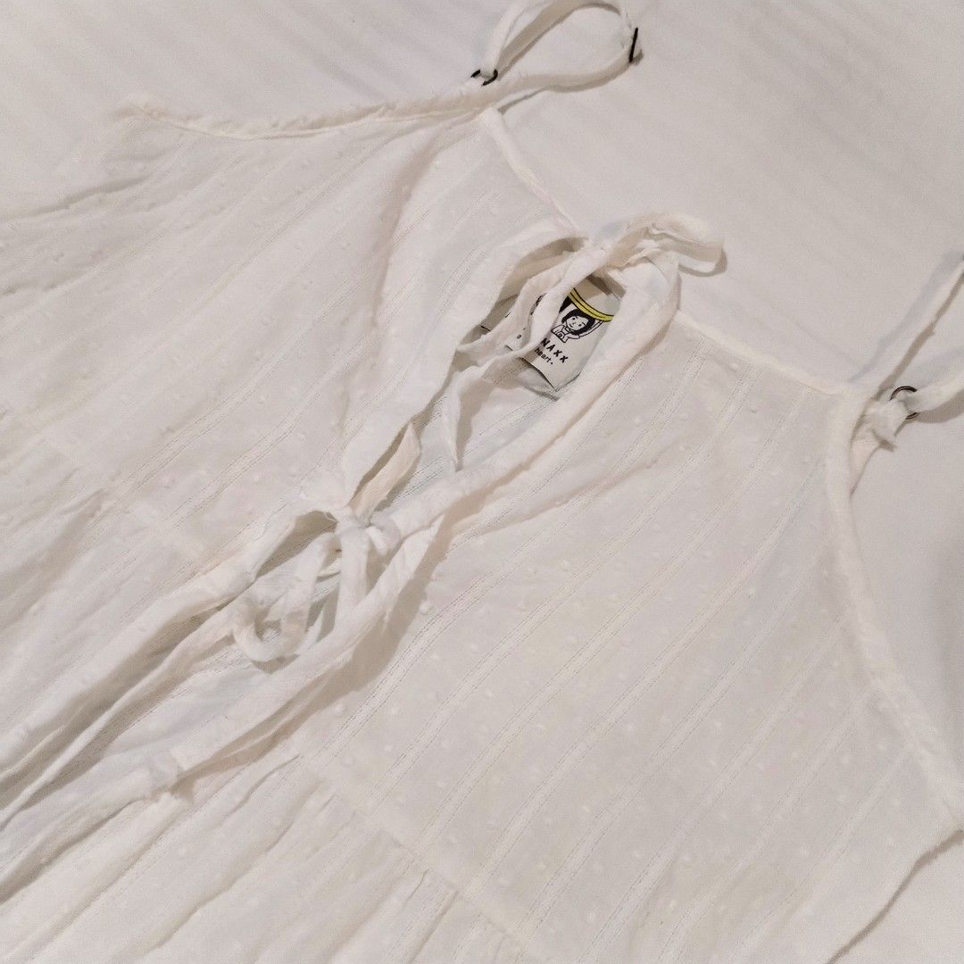 White Sleeveless Top (Category: Sleeveless) located in San Fernando. Submitted by decluttrwithella (Listing ID 1429911781, Image 2). Description: Negotiable! Size: XS/S/M, measurements are shown in the photos (inches) Color: White🤍 Condition: No flaws!👌 PLS READ👇 - Accepting payments thru Gcash - Shipping thru J&T - No when worn photos unless uploaded - Serious buyers only! No cancellations, refunds, or exchange of items.