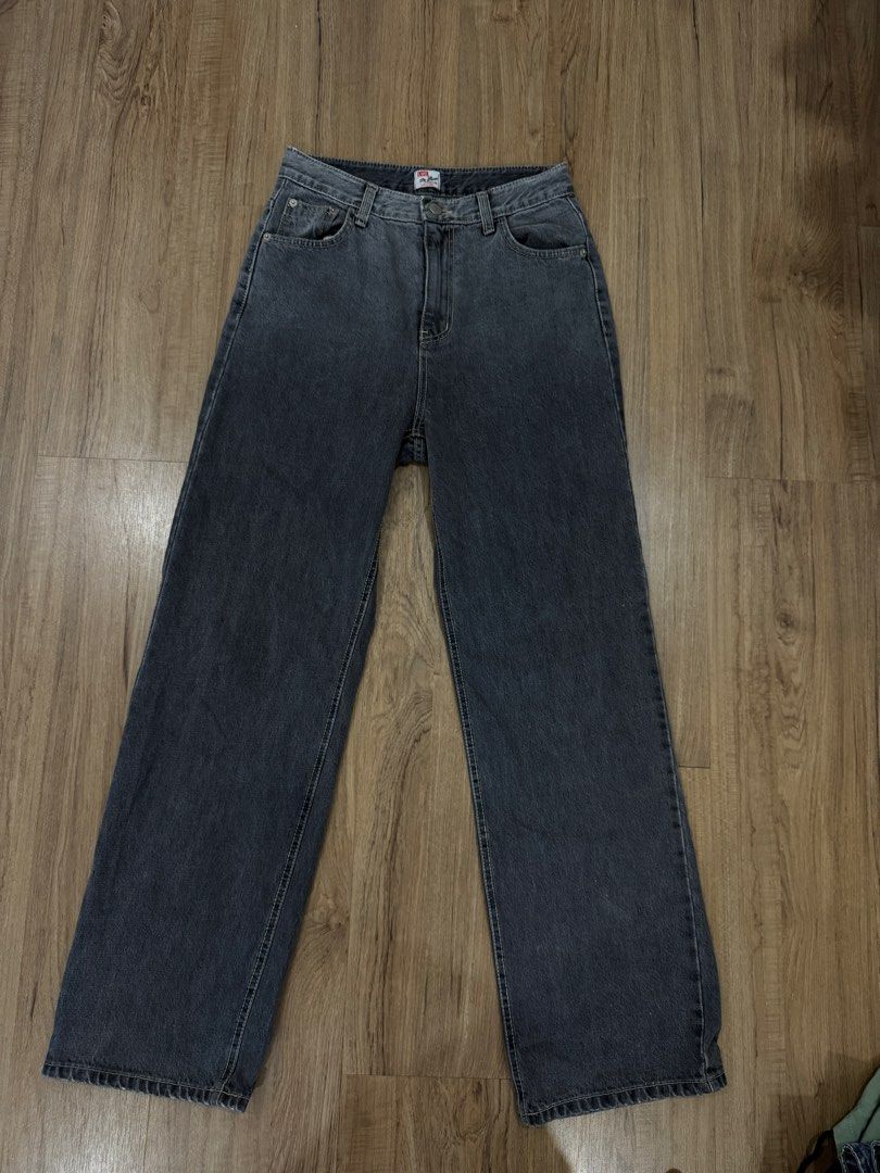 Wide Leg Jeans (Category: Jeans) located in Cainta. Submitted by _wynd (Listing ID 1429928709, Image 1). Description: Dimes: - Waist 26 Inches - Length 41.5 Inches.