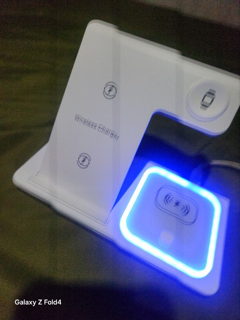Wireless charger 3 in 1 (Category: Other Gadgets) located in Manila. Submitted by bright_robert (Listing ID 1430005318, Image 3). Description: good as new no issues with Type C wire Pwede sa smart phone smart watch at sa mga ear buds na wireless ty.