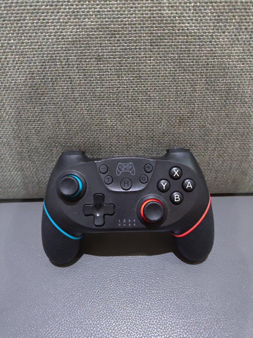 Wireless Game Controller (Category: Controllers) located in Singapore. Submitted by ianror (Listing ID 1429960311, Image 1). Description: 15 SGD for 1 2 pieces available Works with Nintendo Switch.