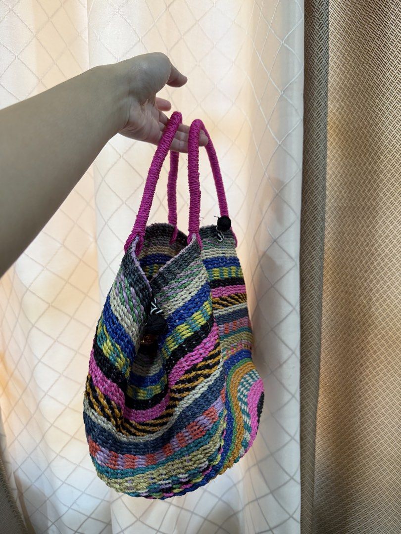 Woven Handbag with Pink Handles (Category: Luxury Bags & Wallets) located in Manila. Submitted by mariacap (Listing ID 1429890756, Image 2). Description: Like new condition.