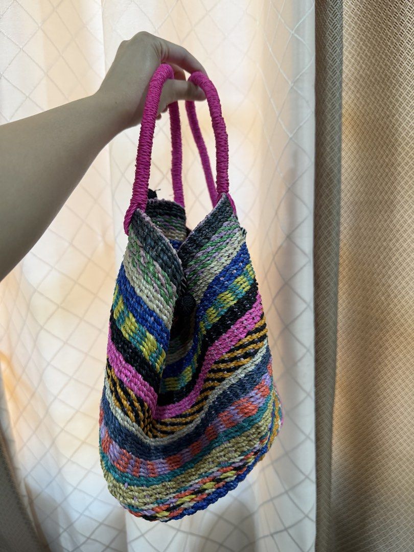 Woven Handbag with Pink Handles (Category: Luxury Bags & Wallets) located in Manila. Submitted by mariacap (Listing ID 1429890756, Image 3). Description: Like new condition.