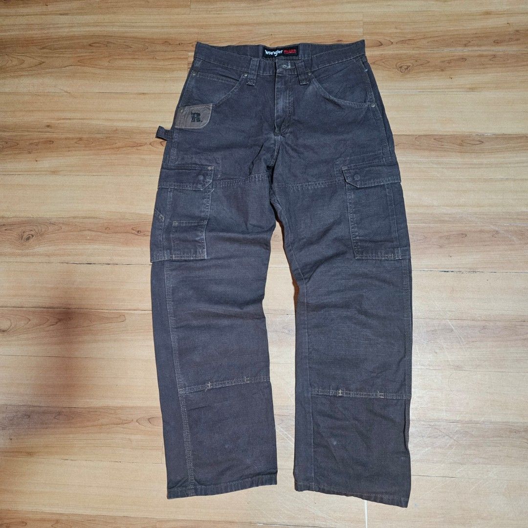 Wrangler Riggs Ripstop Ranger Cargo Pants - Dark Brown (Category: Jeans) located in Paranaque City. Submitted by jcb0001 (Listing ID 1429993969, Image 2). Description: Size 30x30 on tag. Cordura lined back pockets. Solid pang site haha Dimes based on measurement W: 15.5" L: 39.5" H: 8.5" Decluttering.