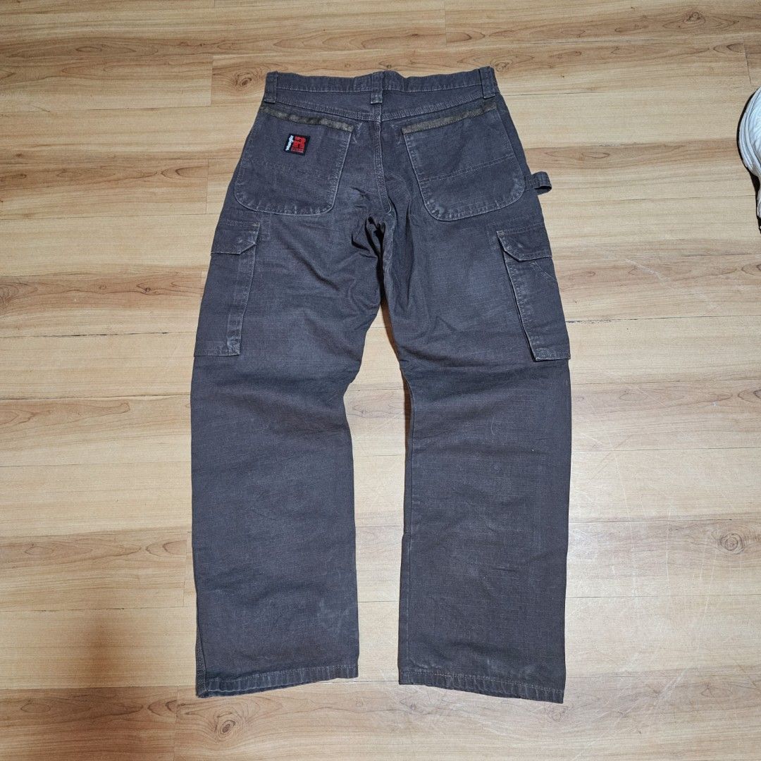 Wrangler Riggs Ripstop Ranger Cargo Pants - Dark Brown (Category: Jeans) located in Paranaque City. Submitted by jcb0001 (Listing ID 1429993969, Image 3). Description: Size 30x30 on tag. Cordura lined back pockets. Solid pang site haha Dimes based on measurement W: 15.5" L: 39.5" H: 8.5" Decluttering.