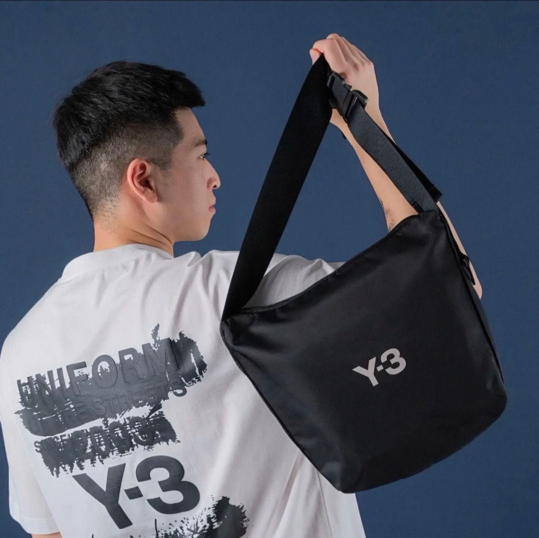 Y-3 YOHJI YAMAMOTO SACOCHE Classic Fashion Casual Logo Print Nylon Waterproof Messenger Bag Shoulder/Crossbody Bag (Category: Sling Bags) located in Singapore. Submitted by luxe_pick_planet (Listing ID 1429960252, Image 3). Description: 28*6*25cm ：5L Express delivery takes about 10-12 days to sg, Sorry for the urgent order. Products are continuously updated,Welcome to consult..
