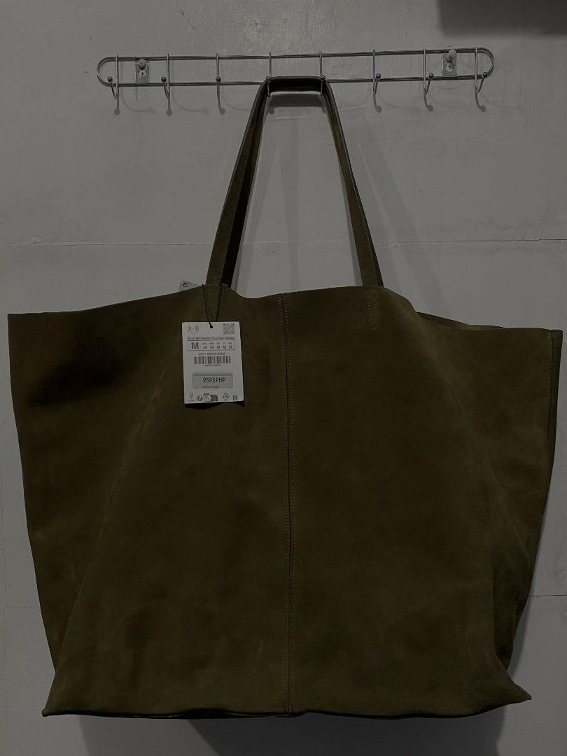 Zara Split Suede Maxi Tote Bag (Category: Tote Bags) located in Taguig. Submitted by ei101 (Listing ID 1430024154, Image 2). Description: Selling Zara tote bag Genuine Zara suede tote bag. Features a spacious main compartment and an interior zippered pocket. The bag has a shoulder strap and a subtle Zara logo. The tag indicates the bag is made of 100% leather. condition: brand new material: leather original price: 9595 selling price: 6000 (slight