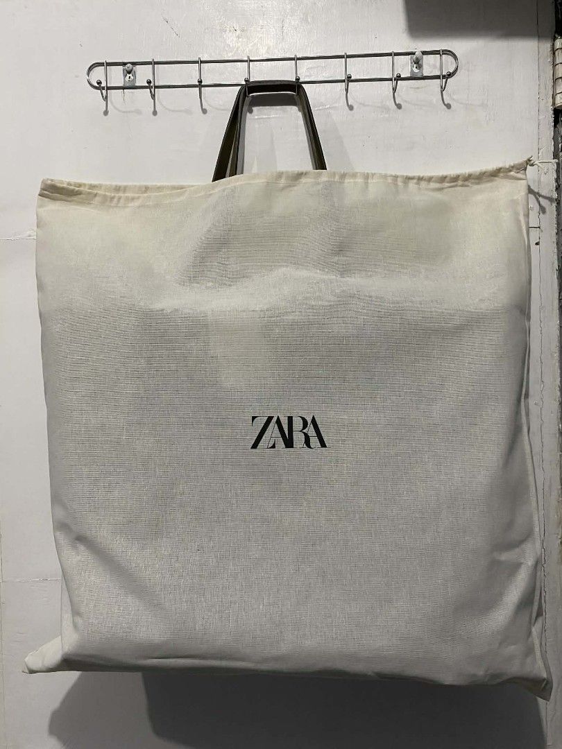 Zara Split Suede Maxi Tote Bag (Category: Tote Bags) located in Taguig. Submitted by ei101 (Listing ID 1430024154, Image 3). Description: Selling Zara tote bag Genuine Zara suede tote bag. Features a spacious main compartment and an interior zippered pocket. The bag has a shoulder strap and a subtle Zara logo. The tag indicates the bag is made of 100% leather. condition: brand new material: leather original price: 9595 selling price: 6000 (slight