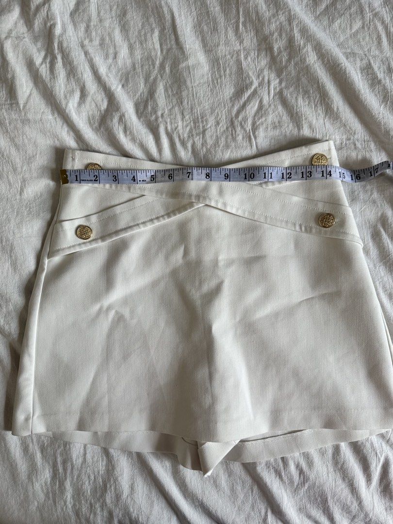Zara White Shorts with Gold Buttons (Category: Shorts) located in Taguig. Submitted by celaenaaa (Listing ID 1430000626, Image 3). Description: Minimal signs of usage at the back of the waistband Size small but best fits medium See measurements in the photo Loc: Legazpi, Makati.