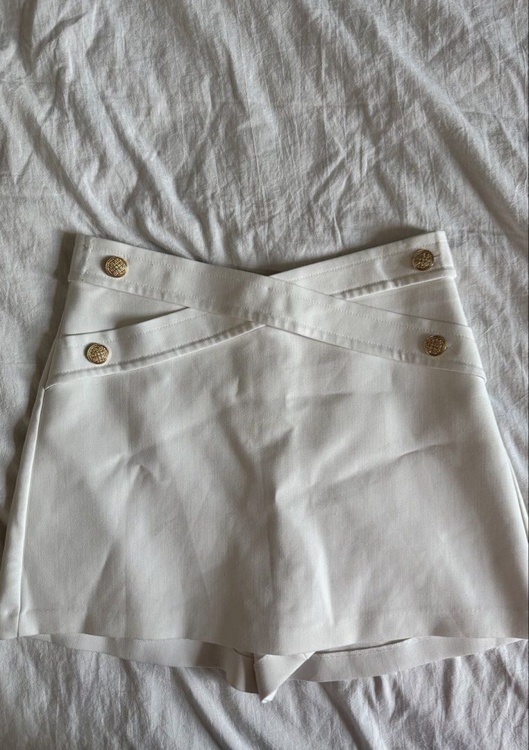 Zara White Shorts with Gold Buttons (Category: Shorts) located in Taguig. Submitted by celaenaaa (Listing ID 1430000626, Image 1). Description: Minimal signs of usage at the back of the waistband Size small but best fits medium See measurements in the photo Loc: Legazpi, Makati.