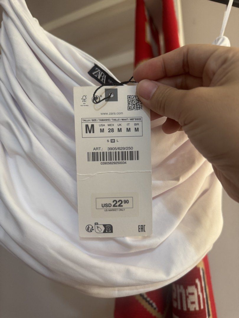 Zara White Tube Top (Category: Blouses) located in Manila. Submitted by lovedbyma (Listing ID 1429928272, Image 2). Description: .