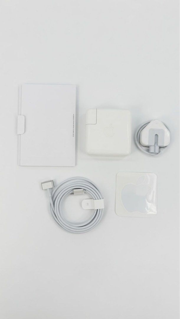 13inch MacBook Pro. M1 Chip. 16GB. 1 Tera441436892027965446