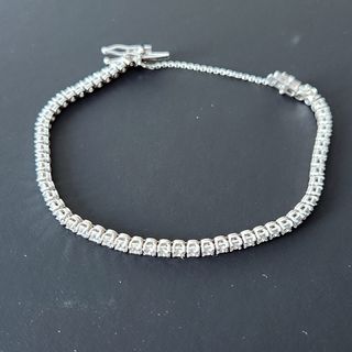 (Category: ) located in . Submitted by all.thingsluxe (Listing ID 1435217823, Image 1). Description: .