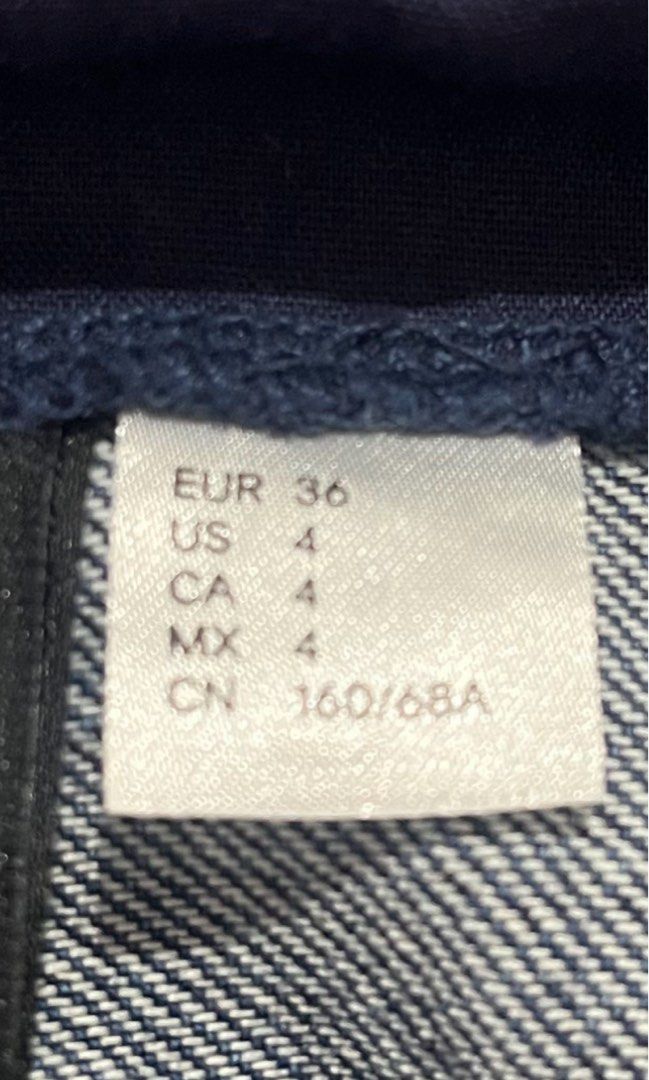 H&M pleated denim mini skirt (Category: Skirts) located in Marilao. Submitted by pinhail (Listing ID 1418711039, Image 3). Description: used twice. og price 1k.