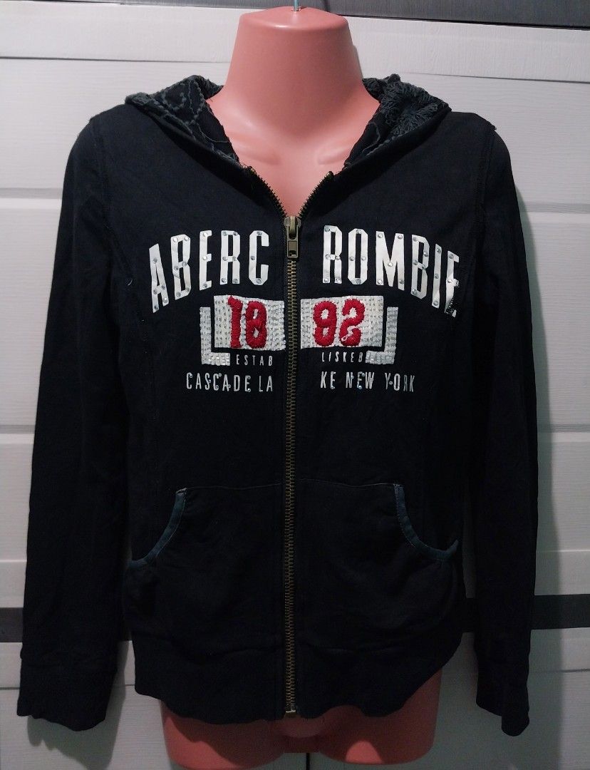 Abercrombie & Fitch Black Jacket Y2K 2000s Gothic (Category: Coats, Jackets and Outerwear) located in Mandaluyong City. Submitted by khalil. (Listing ID 1435331105, Image 1). Description: Flaw: zipper works but cannot be detached at bottom. Needs minor repair only.