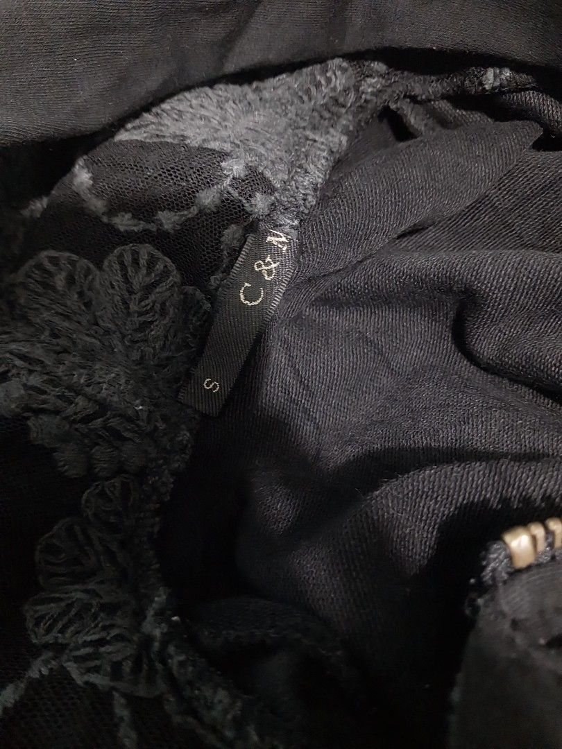 Abercrombie & Fitch Black Jacket Y2K 2000s Gothic (Category: Coats, Jackets and Outerwear) located in Mandaluyong City. Submitted by khalil. (Listing ID 1435331105, Image 3). Description: Flaw: zipper works but cannot be detached at bottom. Needs minor repair only.