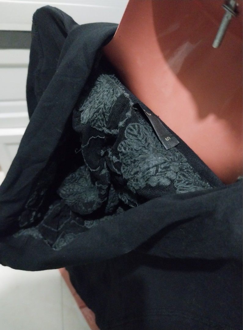 Abercrombie & Fitch Black Jacket Y2K 2000s Gothic (Category: Coats, Jackets and Outerwear) located in Mandaluyong City. Submitted by khalil. (Listing ID 1435331105, Image 2). Description: Flaw: zipper works but cannot be detached at bottom. Needs minor repair only.