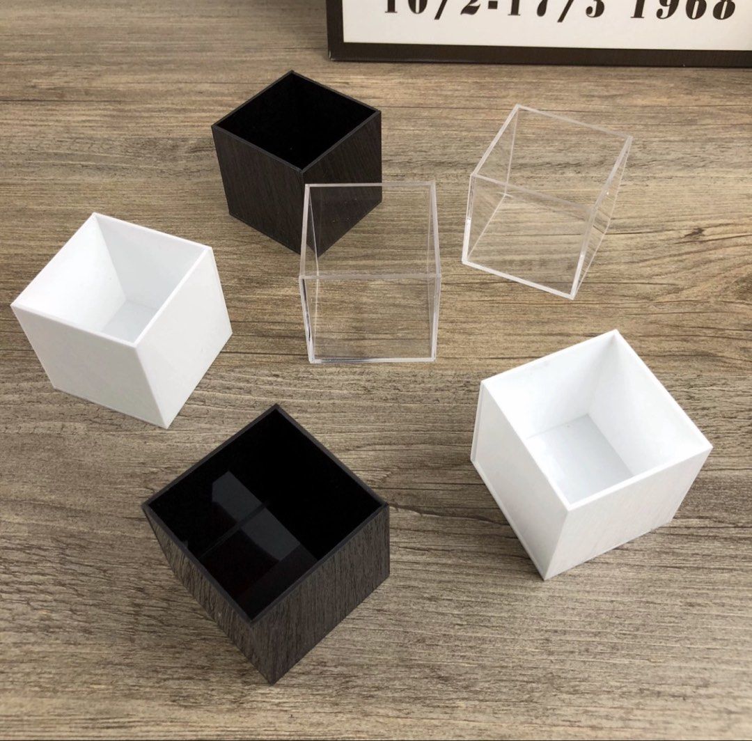 Acrylic Box441129917125109760