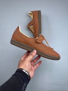 (Category: ) located in . Submitted by awesome_sneakers (Listing ID 1435179599, Image 1). Description: .