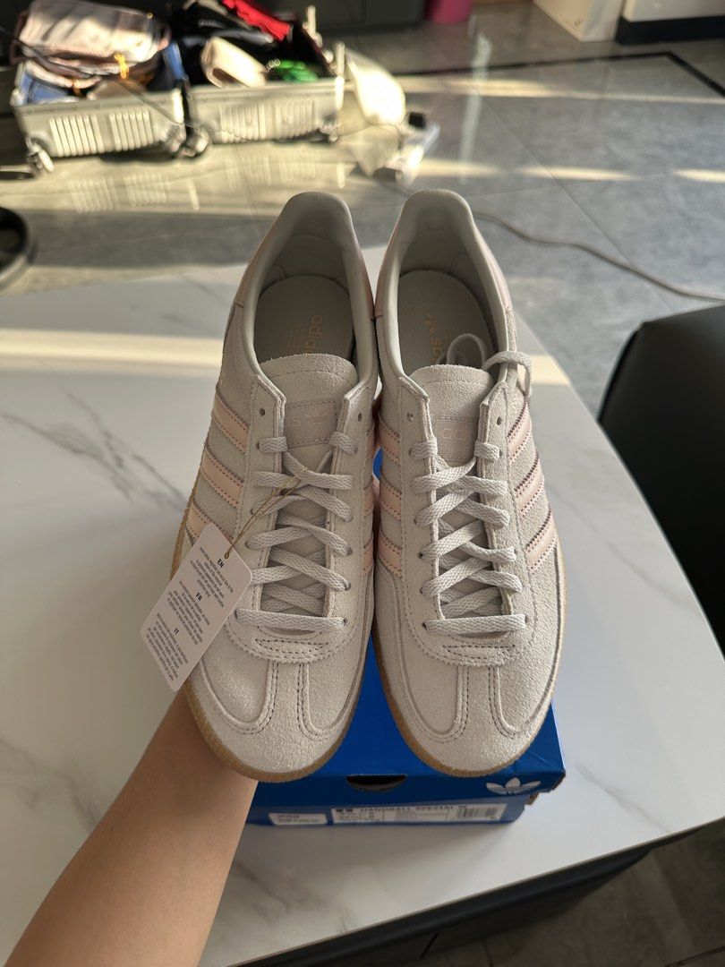 Adidas Spezial Womens Size 7.5 (Category: Sneakers) located in Manila. Submitted by angc_finds (Listing ID 1435252977, Image 1). Description: Brandnew Adidas Handball Spezial Size 7.5 womens ₱4000 📍Marina, Parañaque.