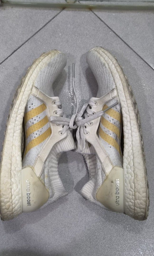 Adidas Ultraboost Sneakers (Category: Sneakers) located in Quezon City. Submitted by sunrise.declutter (Listing ID 1435325164, Image 2). Description: .
