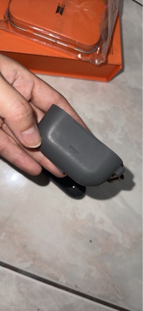 Airpods Pro 1 ELAGO Case (Category: Headphones & Headsets) located in Cainta. Submitted by hannaisdecluttering (Listing ID 1435273026, Image 3). Description: .