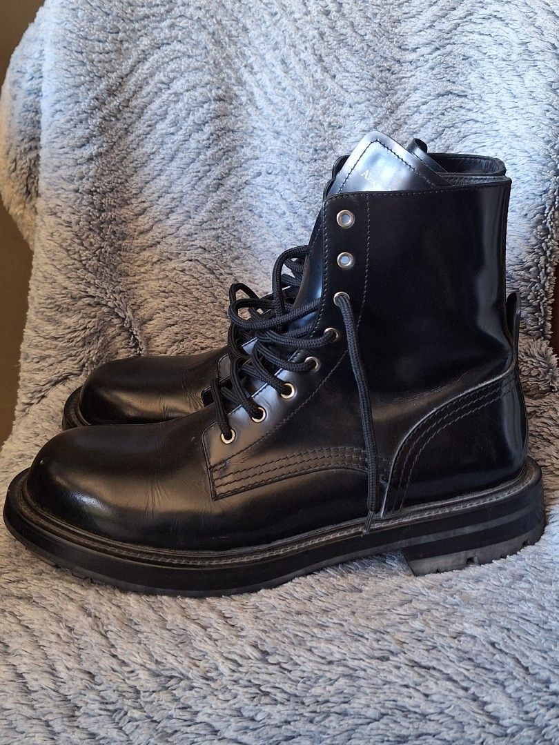 Alexander McQueen Black Leather Boots (Category: Sneakers & Footwear) located in Puerto Princesa. Submitted by jercksthriftph (Listing ID 1435201657, Image 2). Description: Alexander McQueen Black Leather Boots , Size: 42 , Excellent Condition , need cleaning item is thrifted/ukay.
