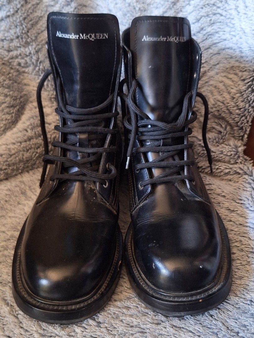 Alexander McQueen Black Leather Boots (Category: Sneakers & Footwear) located in Puerto Princesa. Submitted by jercksthriftph (Listing ID 1435201657, Image 1). Description: Alexander McQueen Black Leather Boots , Size: 42 , Excellent Condition , need cleaning item is thrifted/ukay.