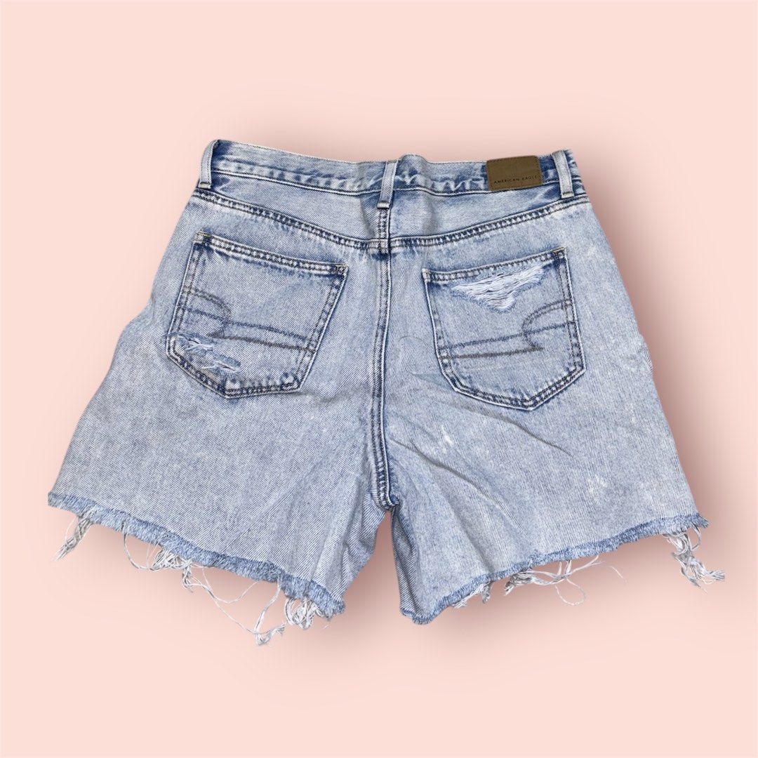 American Eagle Ripped shorts (Category: Shorts) located in Rosario. Submitted by preloveditems2002 (Listing ID 1435231748, Image 2). Description: - Brand: american eagle - Stylish design - Durable material.