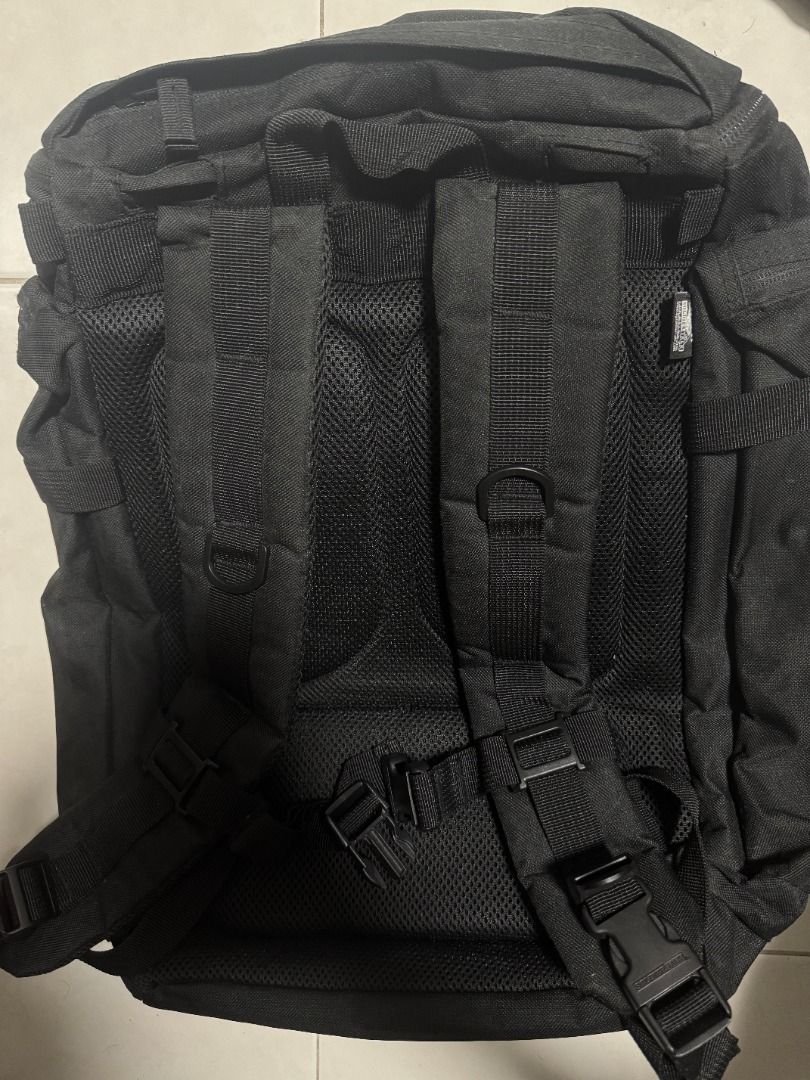 Army Backpack (Category: Backpacks) located in Singapore. Submitted by thedeclutteringdeals (Listing ID 1435331306, Image 2). Description: - Durable black backpack - Multiple compartments for organization - Adjustable, padded straps for comfort - Capacity is 30L - Extremely spacious interior and can store alot of things - Meetup at my blk .