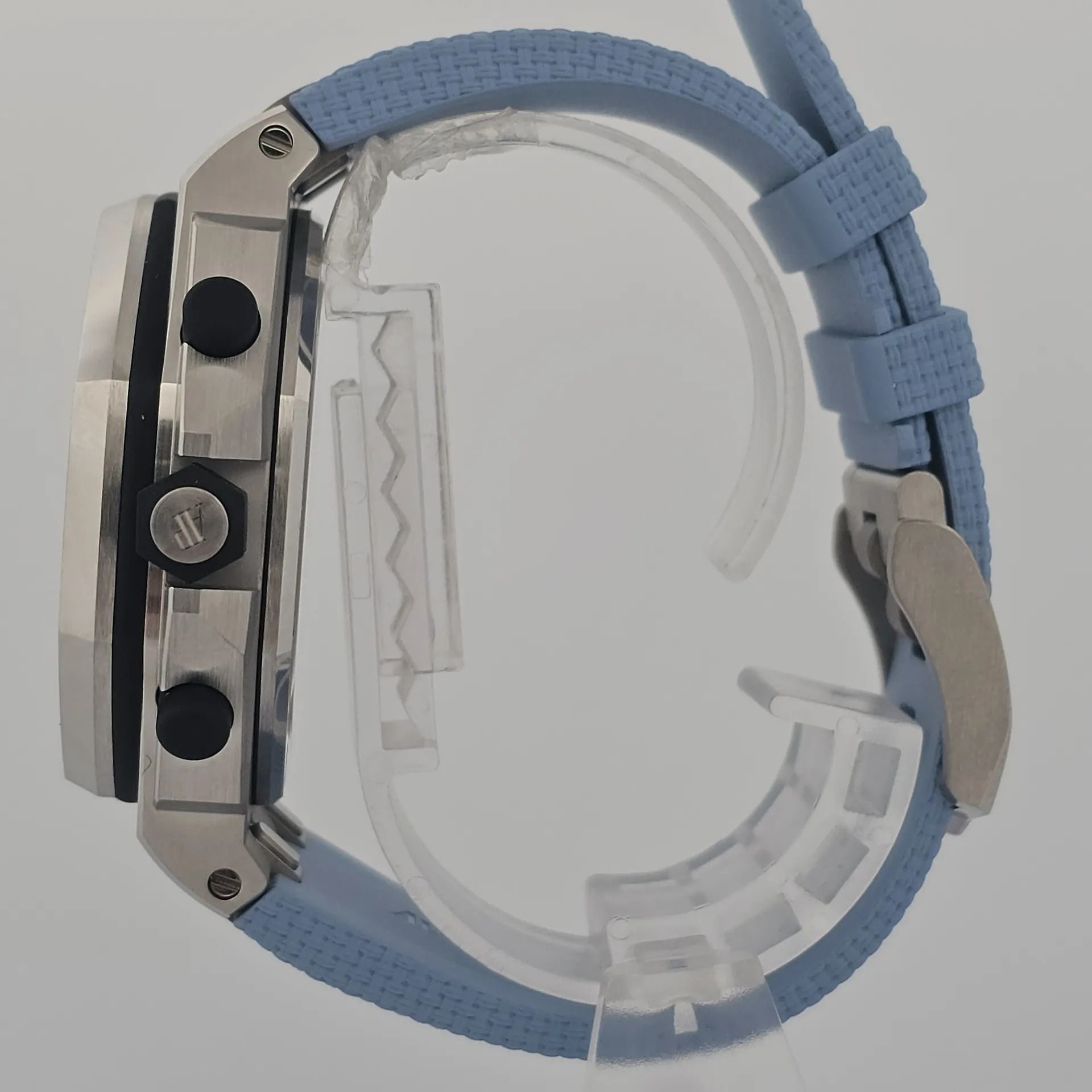 Audemars Piguet Royal Oak Offshore Selfwinding Chronograph 26238ST.OO.A340CA.01 (Category: Watches) located in Singapore. Submitted by mingwatchchannel (Listing ID 1435260911, Image 2). Description: M260315UAPT25 Watch Condition Mint Condition, nearly brand new Warranty Card Year 2025 Diameter 42mm Movement Automatic winding Case Material Steel Dial Color Blue Accessories Includes original packaging box and documentation No Exchange Thank You Wan