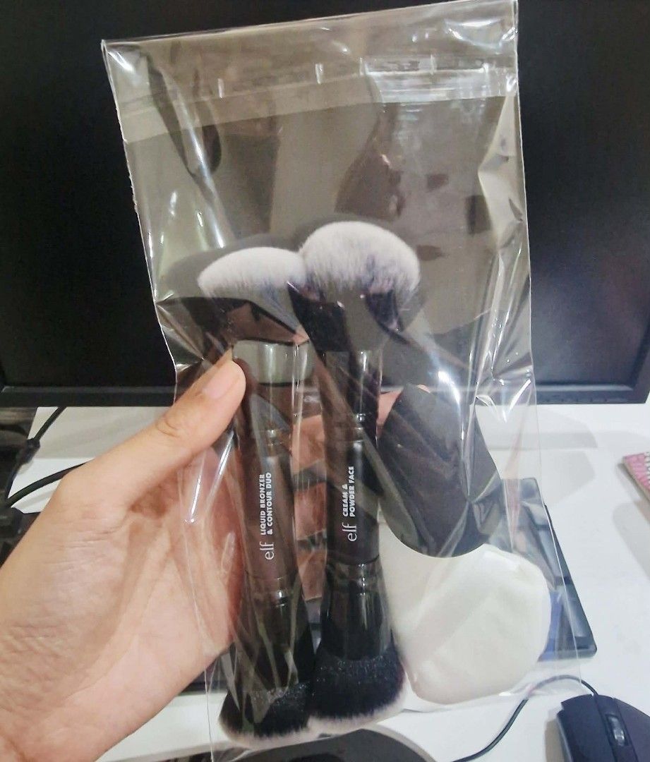 Authentic Elf Dual Brush Set w/Sponge and Puff (Category: Makeup) located in Quezon City. Submitted by floreskari78555 (Listing ID 1435267550, Image 2). Description: ​🔥 ₱800 ONLY! 🔥 Authentic e.l.f. Dual-Ended Brush Set w/ Sponge & Puff! ​Get 4 premium tools in 1 affordable bundle: 👉 e.l.f. Cream & Powder Face Brush 👉 e.l.f. Liquid Bronzer & Contour Duo Brush 👉 1x Teardrop Sponge (Black) 👉 1x Triangle Velvet Puff (White) ​✨ 100% Legit & Bra