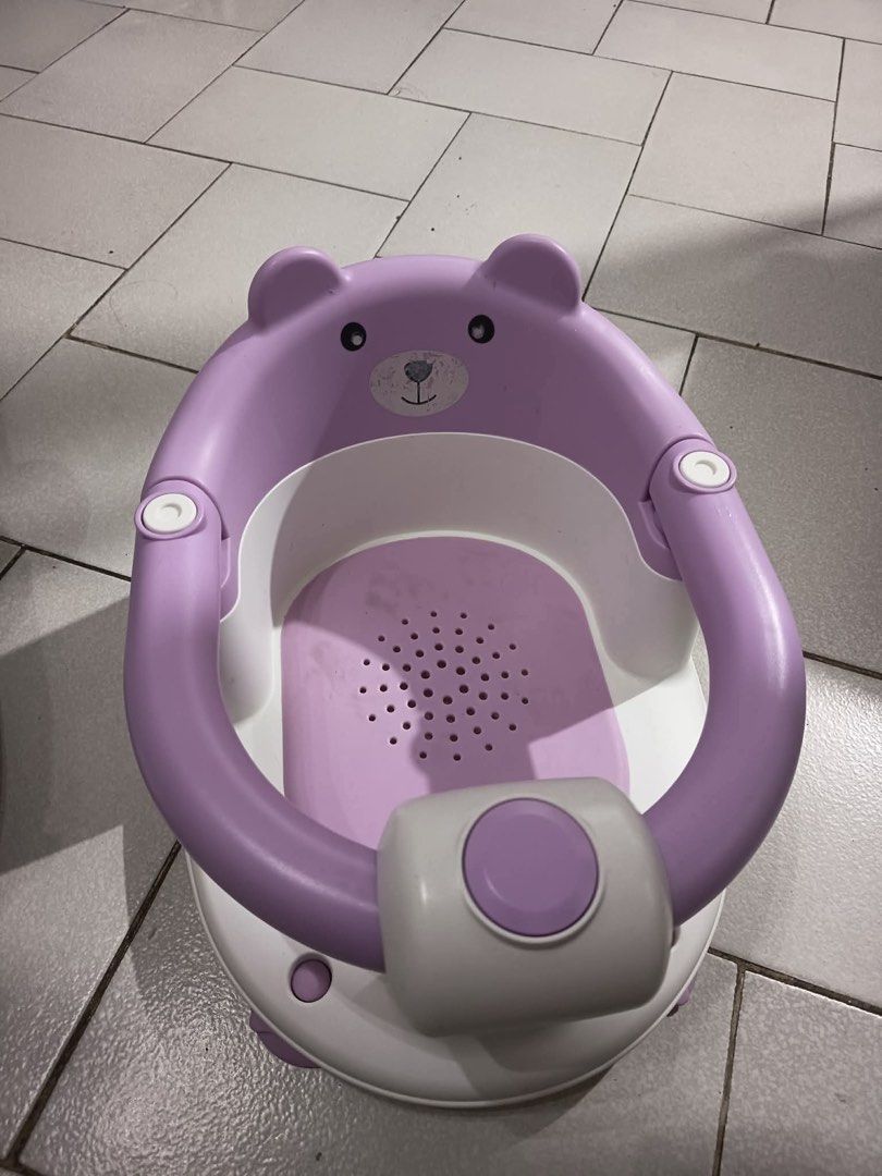 Baby Bath Seat / Chair (Category: Bathtub & Bath Accessories) located in Quezon City. Submitted by rjvbonlinefinds (Listing ID 1435183454, Image 1). Description: Good as new. Baby bath seat/chair We bought it for 1,900 Saglit lang nagamit kasi may naggift sa amin ng branded. Slightly negotiable.