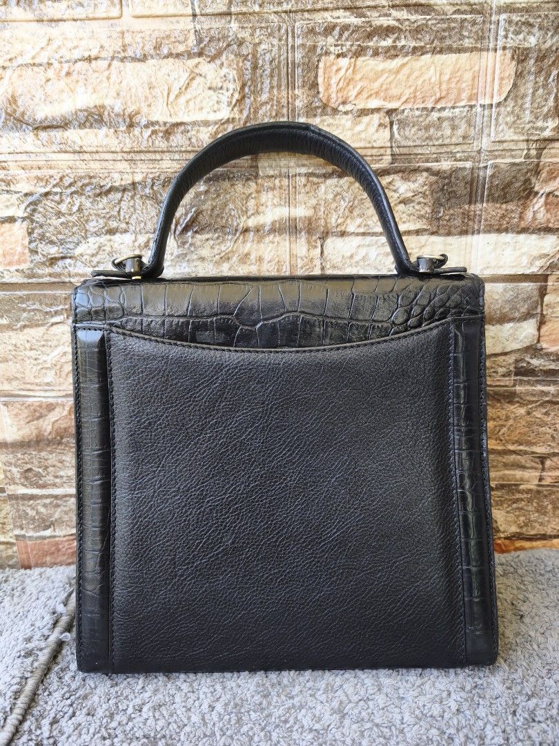 BALLY CROCODILE EMBOSED KELLY HANDBAG (Category: Luxury Bags & Wallets) located in Taytay. Submitted by rgun28 (Listing ID 1435181629, Image 2). Description: Rush Sale!!! 🍀BALLY KELLY HAND BAG🍀 💯% guaranteed original 𝐂𝐨𝐧𝐝𝐢𝐭𝐢𝐨𝐧: In good used condition/ Rank A-AB.. See photos to appreciate.. Money back guaranteed if proven fake by Entrupy. As is where is..NO RETURN!! NO EXCHANGE!! 🔸Before purchasing, please refer to the images for the 