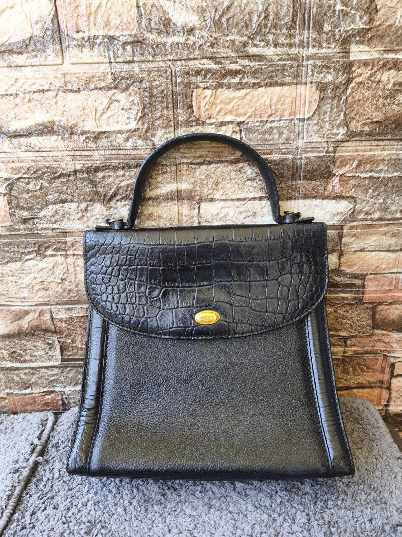 BALLY CROCODILE EMBOSED KELLY HANDBAG (Category: Luxury Bags & Wallets) located in Taytay. Submitted by rgun28 (Listing ID 1435181629, Image 1). Description: Rush Sale!!! 🍀BALLY KELLY HAND BAG🍀 💯% guaranteed original 𝐂𝐨𝐧𝐝𝐢𝐭𝐢𝐨𝐧: In good used condition/ Rank A-AB.. See photos to appreciate.. Money back guaranteed if proven fake by Entrupy. As is where is..NO RETURN!! NO EXCHANGE!! 🔸Before purchasing, please refer to the images for the 