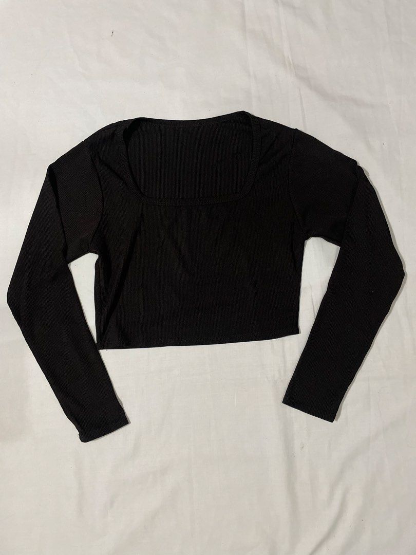Basic Black Ribbed Long Sleeve Crop Top Square Neck Slim Fit (Category: Longsleeves) located in Quezon City. Submitted by jhiezellee (Listing ID 1435256341, Image 1). Description: versatile wardrobe essential, this black long sleeve crop top features a flattering deep square neckline and a slim-fit silhouette. Made with a vertical ribbed texture fabric that offers a good stretch. Perfect for layering under jackets or pairing with high-waisted car