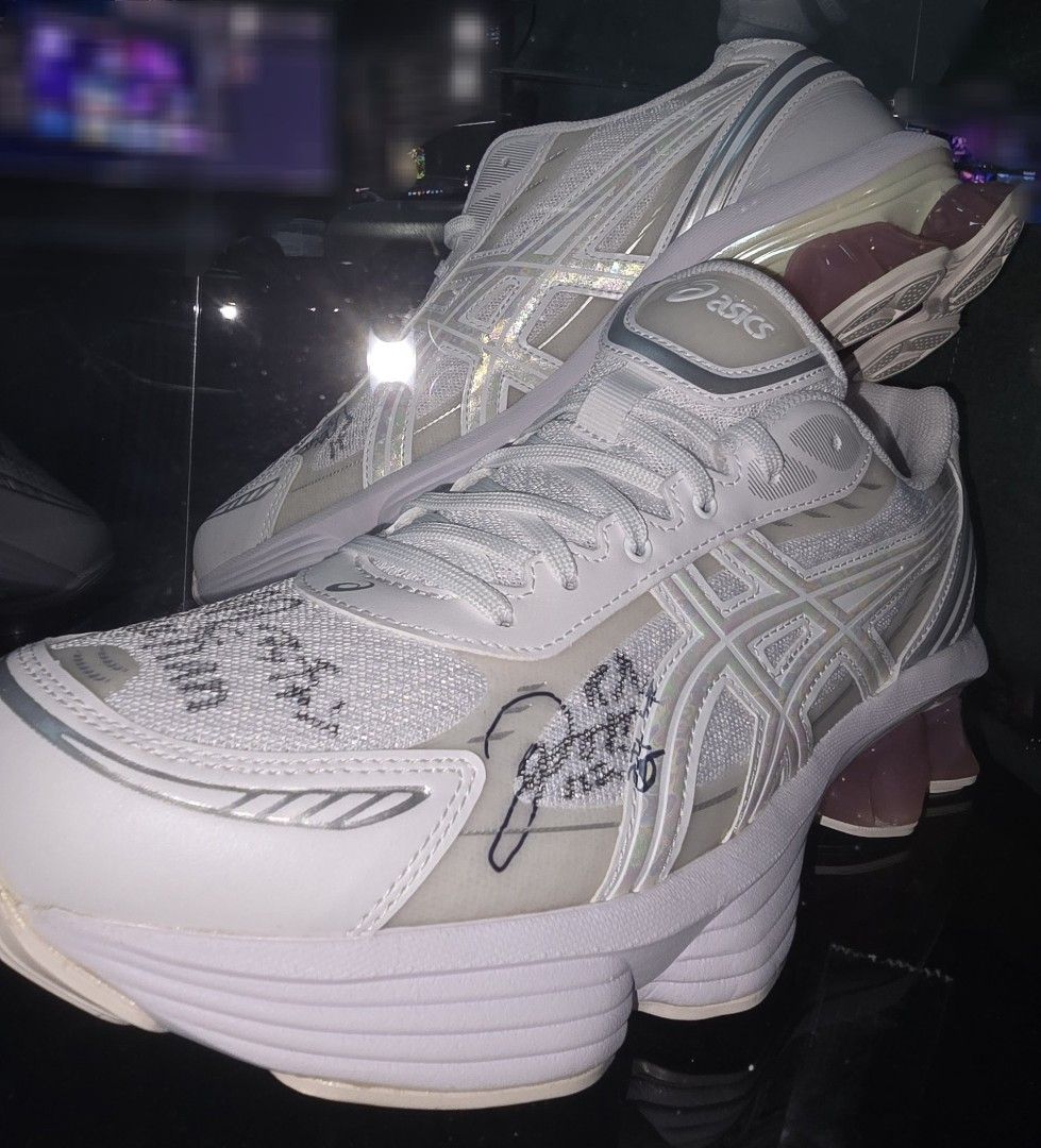 BNIB Asics US 10.5 Gel-Kinetic Fluent running shoes autographed by Avantgardey (Category: Casual shoes) located in Singapore. Submitted by great_buy (Listing ID 1435319607, Image 2). Description: WYSIWYG at pics 1 to 6. Collectible shoes autographed by Japanese musical group Avantgardey and Comes in a beautiful acrylic showcase. Won recently in a lucky draw. Retails at $259. Key Features Design Inspiration: Draws from archival ASICS running shoes