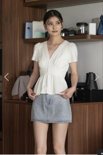 (Category: ) located in . Submitted by clothes_deal (Listing ID 1435325676, Image 1). Description: .