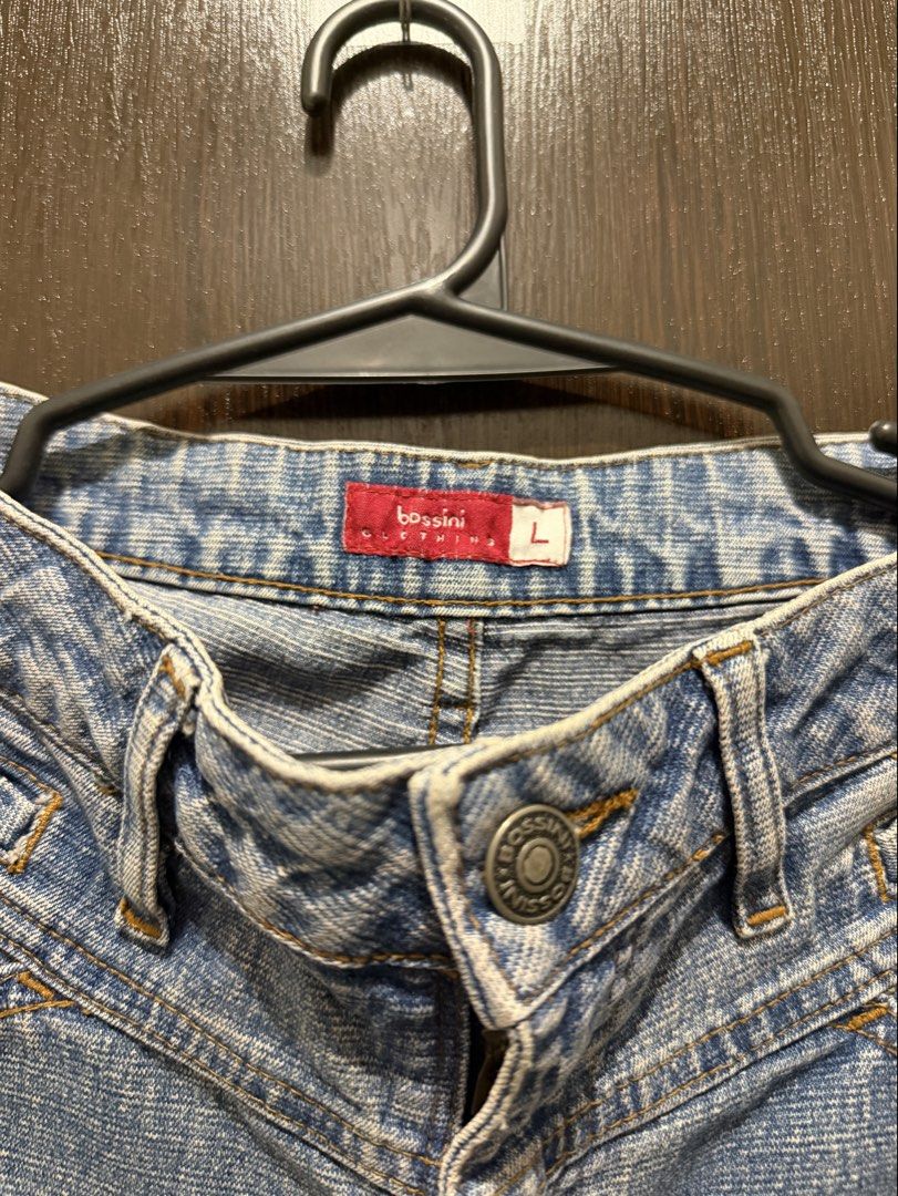 Bossini Jorts (Category: Shorts) located in Taguig. Submitted by 77dbae (Listing ID 1435236722, Image 2). Description: Bossini Jorts - L on tag - auth rfs: decluttering.
