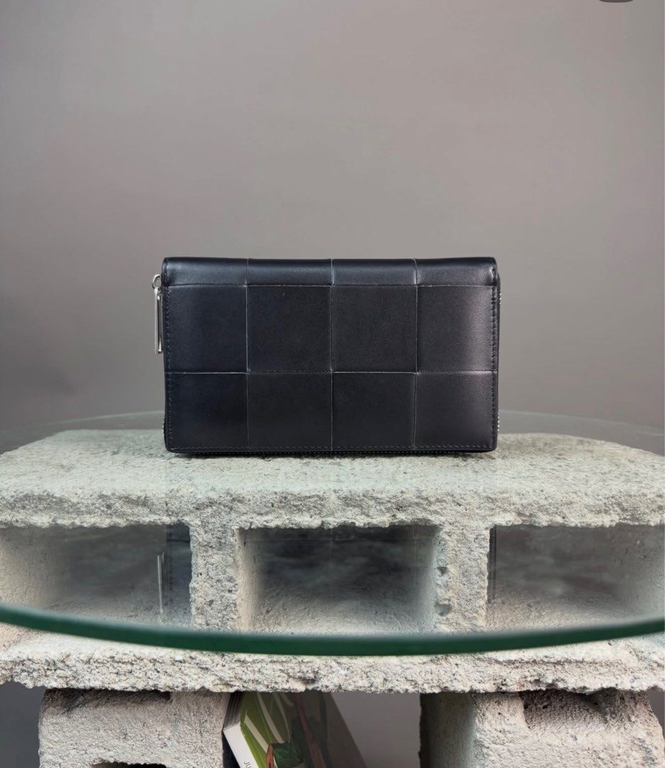 BOTTEGA VENETA (Category: Wallets & Card Holders) located in Angeles City. Submitted by secondluxph (Listing ID 1435202074, Image 2). Description: - BOTTEGA VENETA CASSETTE COLLECTION - MAXI INTRECCIATO WEAVE WALLET - ZIP AROUND LONG WALLET - LAMBSKIN OR CALFSKIN LEATHER MATERIAL - PRISTINE CONDITION - COMPLETE INCLUSIONS (BOX & DUST BAG) .