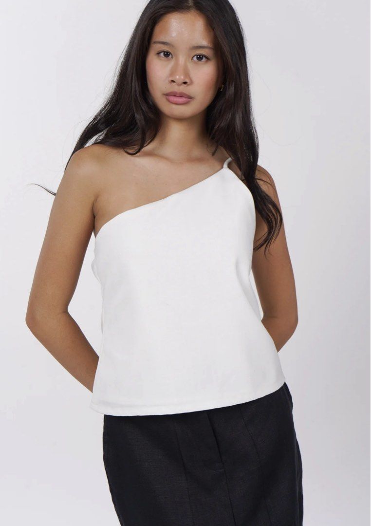 Carino Stella Black XS (Category: Sleeveless) located in Paranaque City. Submitted by arie.kai (Listing ID 1435274409, Image 1). Description: .