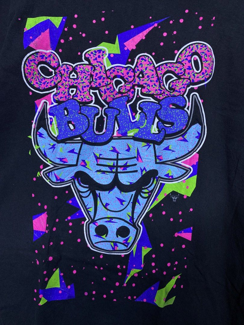 CHICAGO BULLS TEE (Category: Tshirts & Polo Shirts ) located in Makati City. Submitted by drip.poww (Listing ID 1435328921, Image 3). Description: - Authentic Chicago Bulls - Iconic Bulls design - Black, short-sleeved - Size: XXL - Dimes:25x29 - Authentic - Excellent condition - Need wash, fresh from bale - Material: 100% Cotton !!STILL NEGOTIABLE!!.