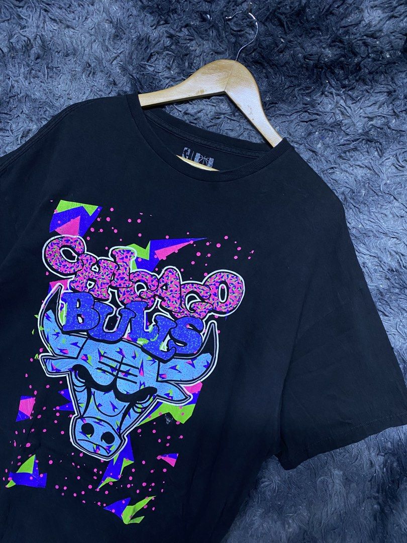 CHICAGO BULLS TEE (Category: Tshirts & Polo Shirts ) located in Makati City. Submitted by drip.poww (Listing ID 1435328921, Image 2). Description: - Authentic Chicago Bulls - Iconic Bulls design - Black, short-sleeved - Size: XXL - Dimes:25x29 - Authentic - Excellent condition - Need wash, fresh from bale - Material: 100% Cotton !!STILL NEGOTIABLE!!.