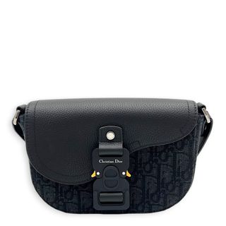(Category: ) located in . Submitted by carousellluxury (Listing ID 1432473730, Image 1). Description: .