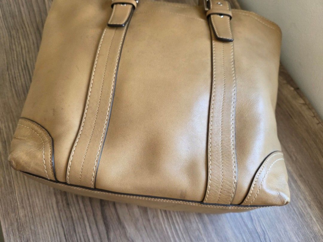Coach F11201 Hampton Tote (Category: Luxury Bags & Wallets) located in General Trias. Submitted by ClutterCrunch (Listing ID 1435184033, Image 2). Description: - Tan leather tote bag - Silver hardware - Top YKK zipper closure - Adjustable straps - Structured shape - In good stored condition Shipping c/o buyer, thru lalamove or J&T Express MOP: GCash/BDO Decluttering sale: Mix of my own items and my mother's preloved pieces. Location: General Tria