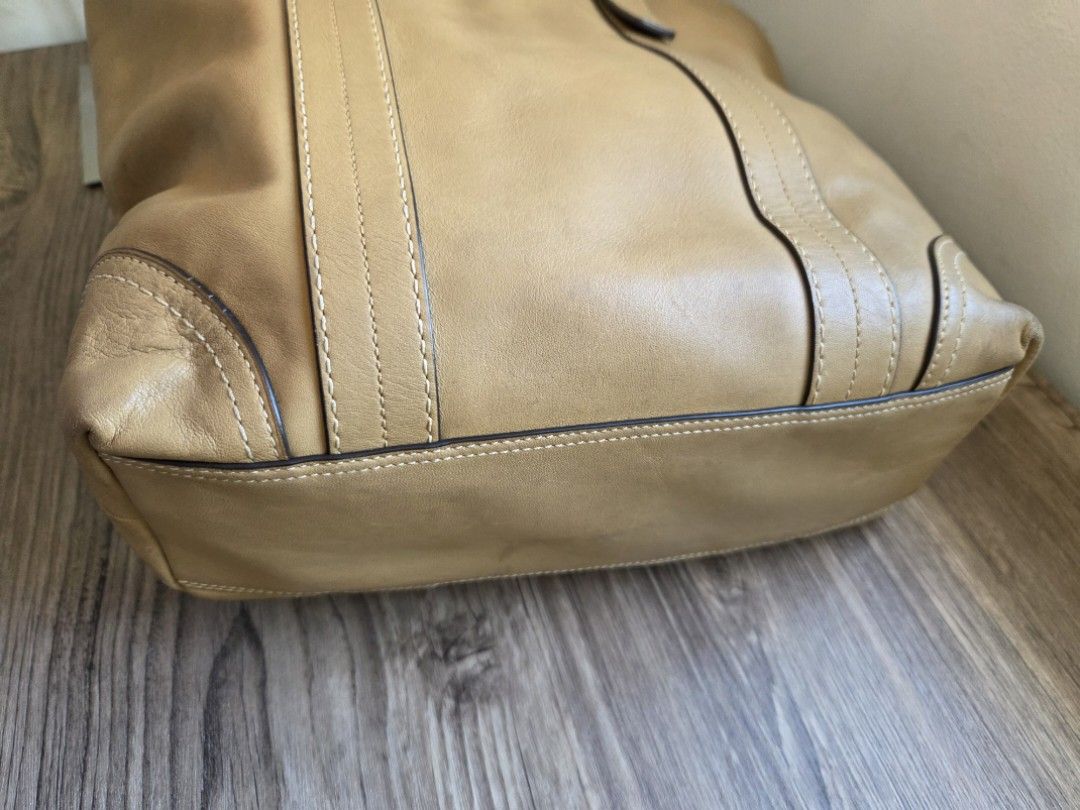 Coach F11201 Hampton Tote (Category: Luxury Bags & Wallets) located in General Trias. Submitted by ClutterCrunch (Listing ID 1435184033, Image 3). Description: - Tan leather tote bag - Silver hardware - Top YKK zipper closure - Adjustable straps - Structured shape - In good stored condition Shipping c/o buyer, thru lalamove or J&T Express MOP: GCash/BDO Decluttering sale: Mix of my own items and my mother's preloved pieces. Location: General Tria