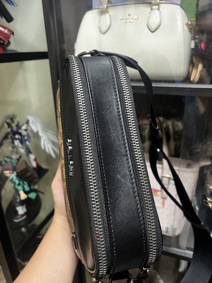 Coach graham (Category: Luxury Bags & Wallets) located in Caloocan City. Submitted by ericavi_g (Listing ID 1435297668, Image 3). Description: Preloved topak sale orig maganda pa condition neto ready to ship.