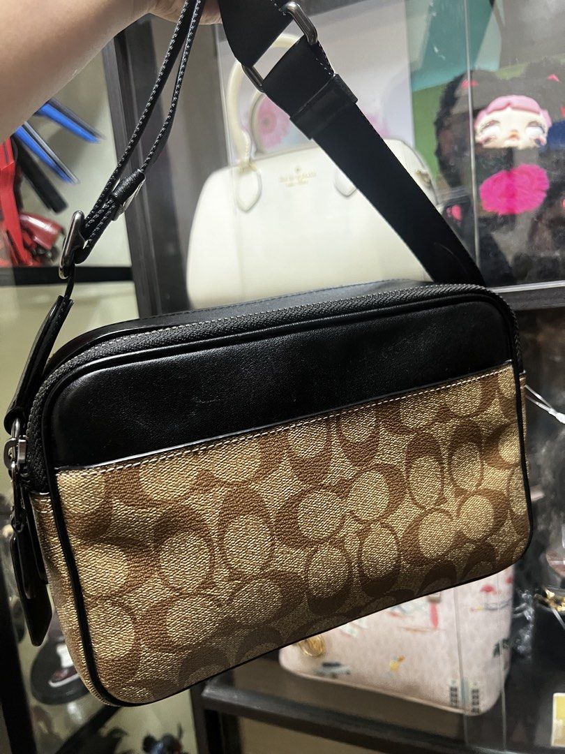 Coach graham (Category: Luxury Bags & Wallets) located in Caloocan City. Submitted by ericavi_g (Listing ID 1435297668, Image 2). Description: Preloved topak sale orig maganda pa condition neto ready to ship.